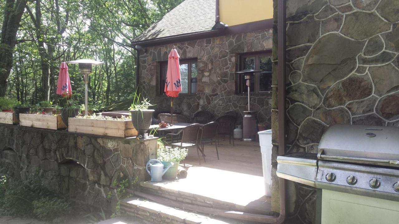 Maurrocks - A Pocono Mountains B&B Mount Pocono Bagian luar foto